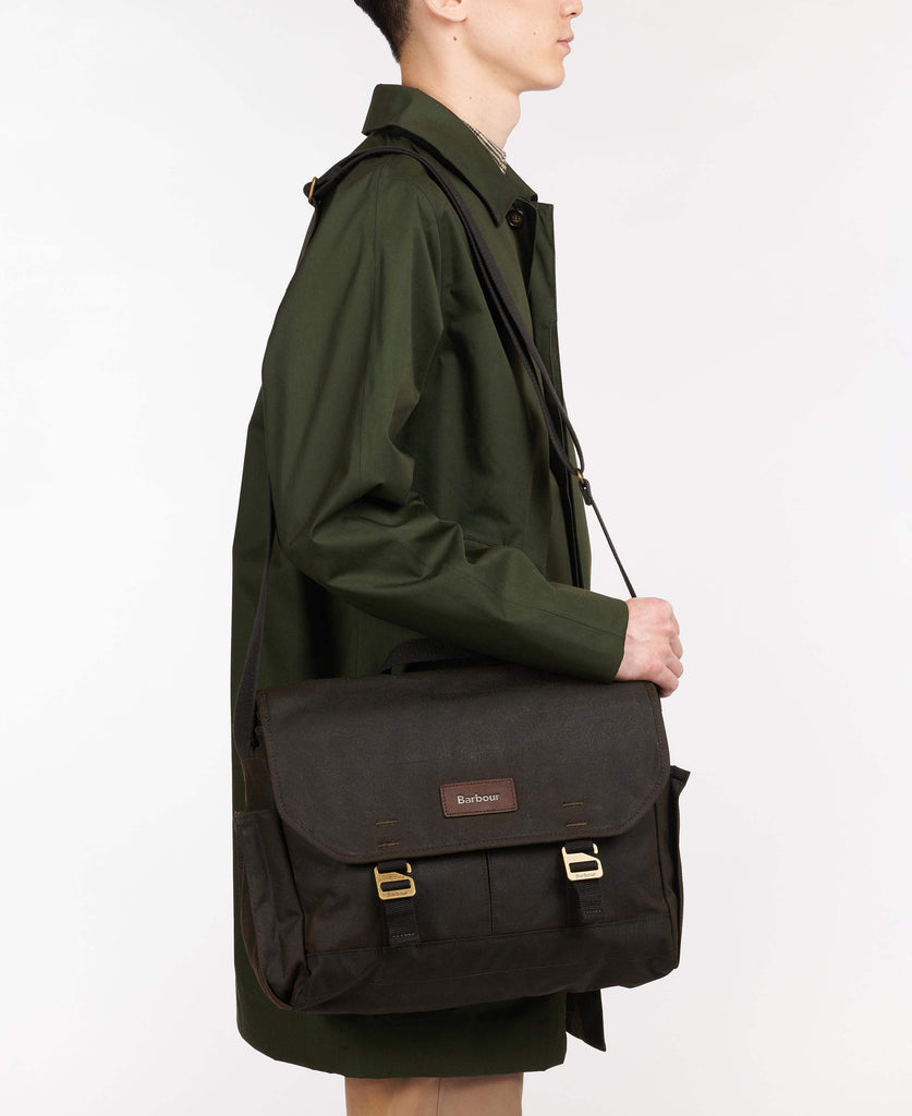 Barbour Taska Essential Wax Messenger Bag Olive Kormakur Skjoldur